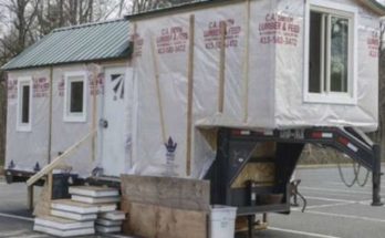 A College Senior Is Building This Fifth Wheel Tiny House In A Parking Lot