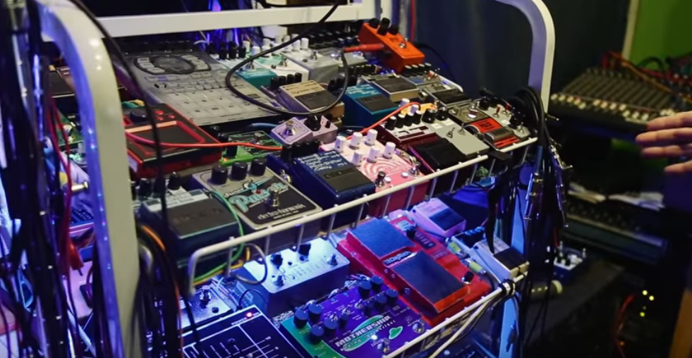 Toshi Kosai guitar pedal patch bay setup